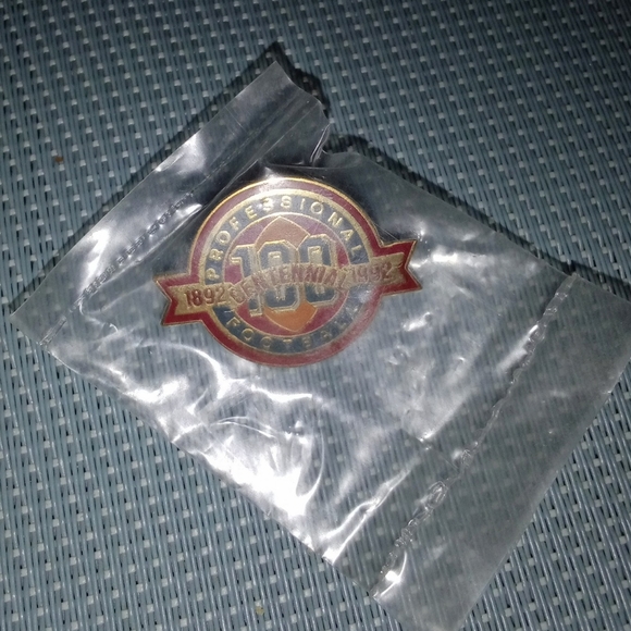 Professional Football 100th Anniversary Centennial 1892 1992 Lapel Pin - Picture 3 of 3